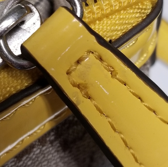 Guess crossbody purse - Picture 8 of 9